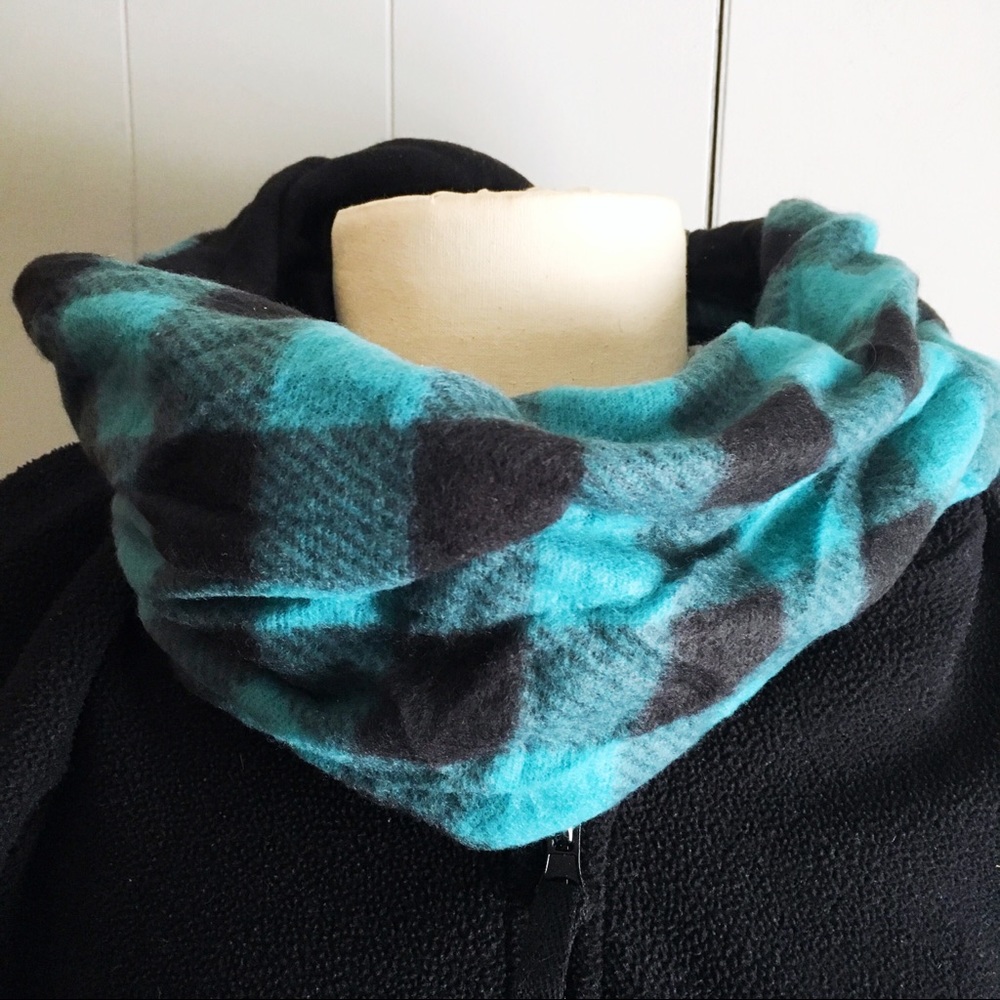 BUFFALO Plaid Checkered Infinity Scarf Teal Black Reversible OS